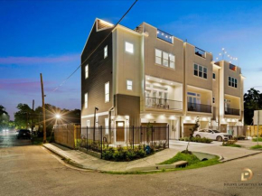 Luxe & Spacious Downtown Houston Gem w Stunning View
